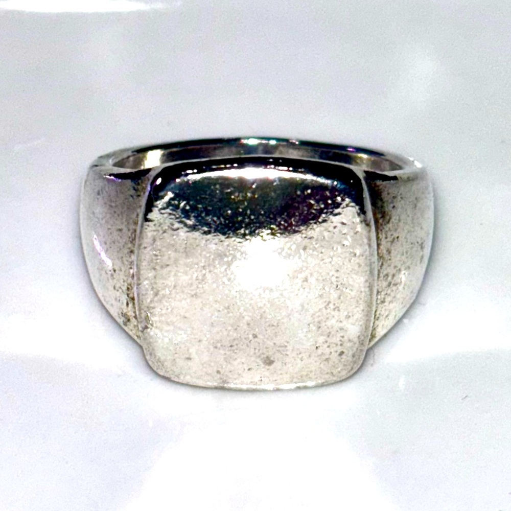 Silvertone Man,s Ring Sz 9 1/4 some Wear Ppease look at photos for condition